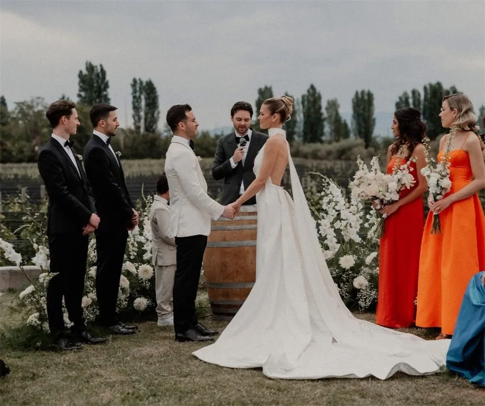 Ceremonia de casamiento entre viñedos